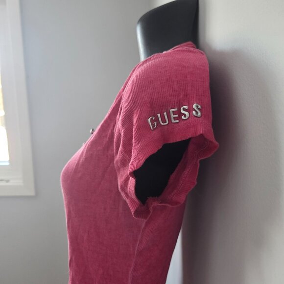Guess vintage style pink washed tshirt henley - Picture 2 of 4